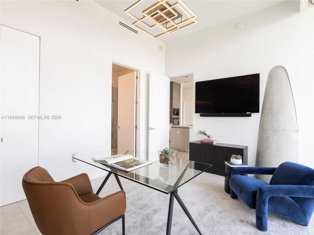 Home Office, Interior