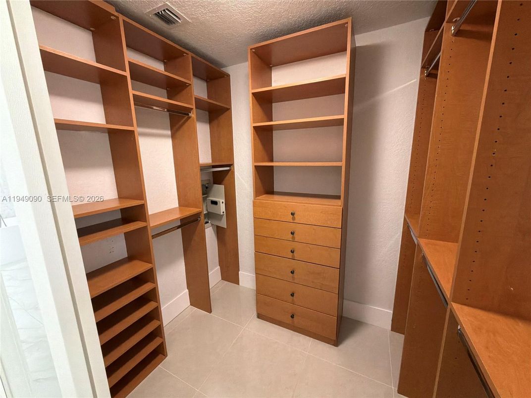 Interior, Walk-in Closets