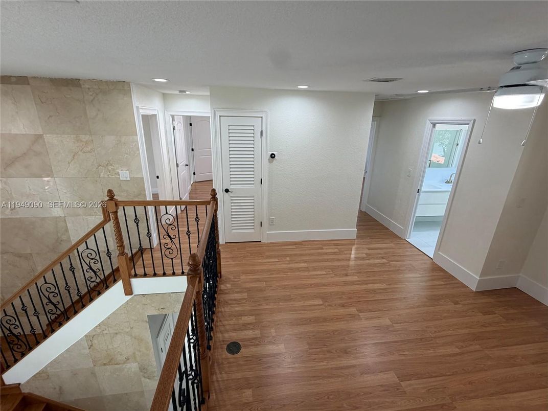 Interior, Recessed Lighting, Wood Texture Flooring
