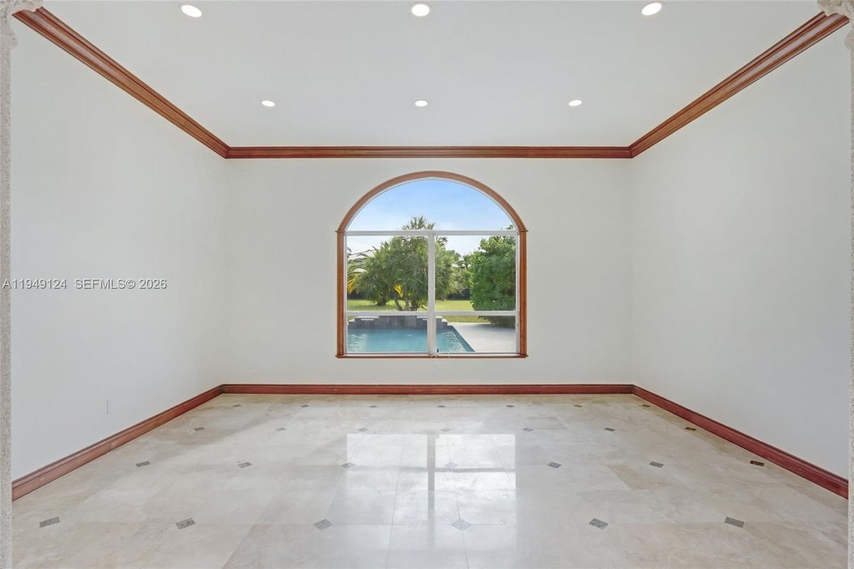 Empty room, Interior, Recessed Lighting