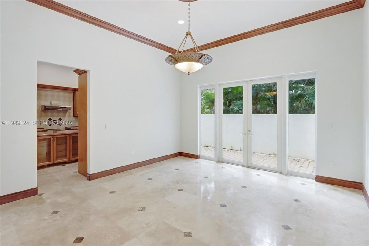 Empty room, Interior, Pendant Lights, Recessed Lighting