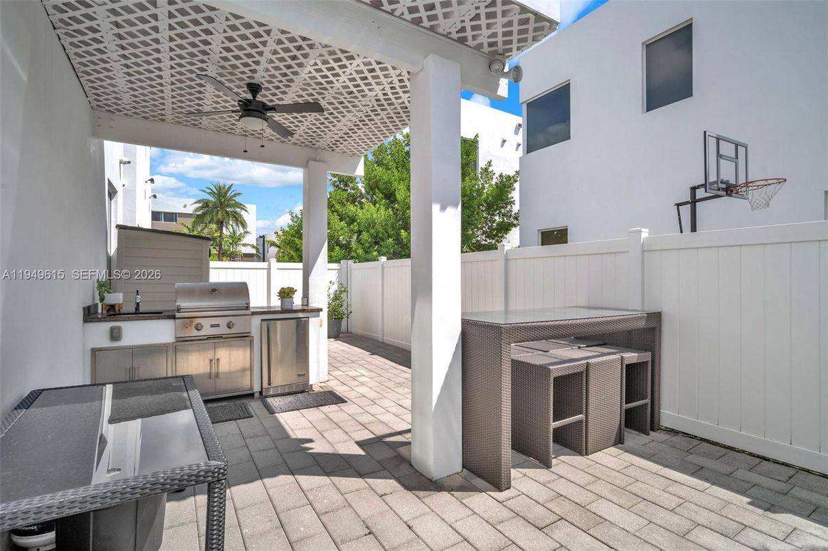 Exterior, Outdoor Kitchen