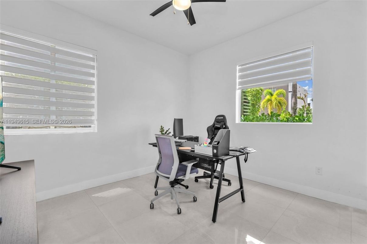 Home Office, Interior