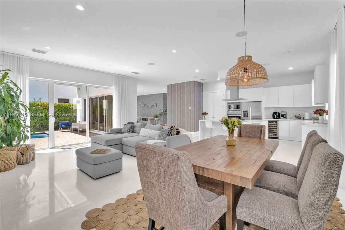 Dining room, Interior, Kitchen, Living room, Pendant Lights, Recessed Lighting, Stainless Steel Appliances