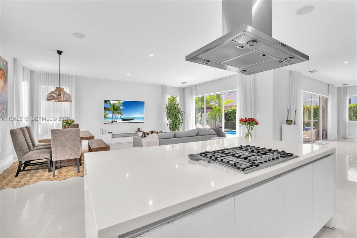 Dining room, Interior, Kitchen, Living room, Pendant Lights, Recessed Lighting