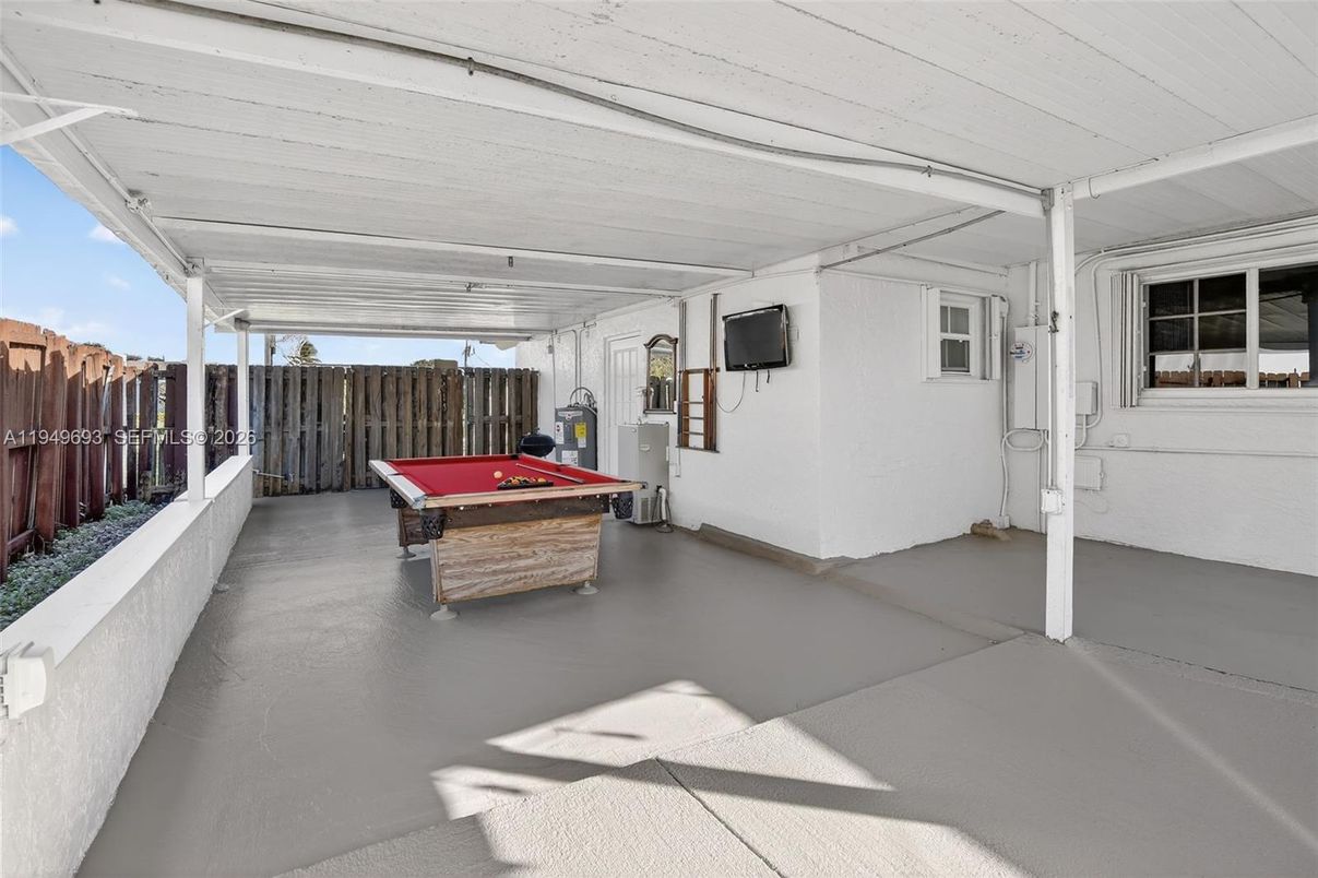 Billiard Table, Exterior, Game Room