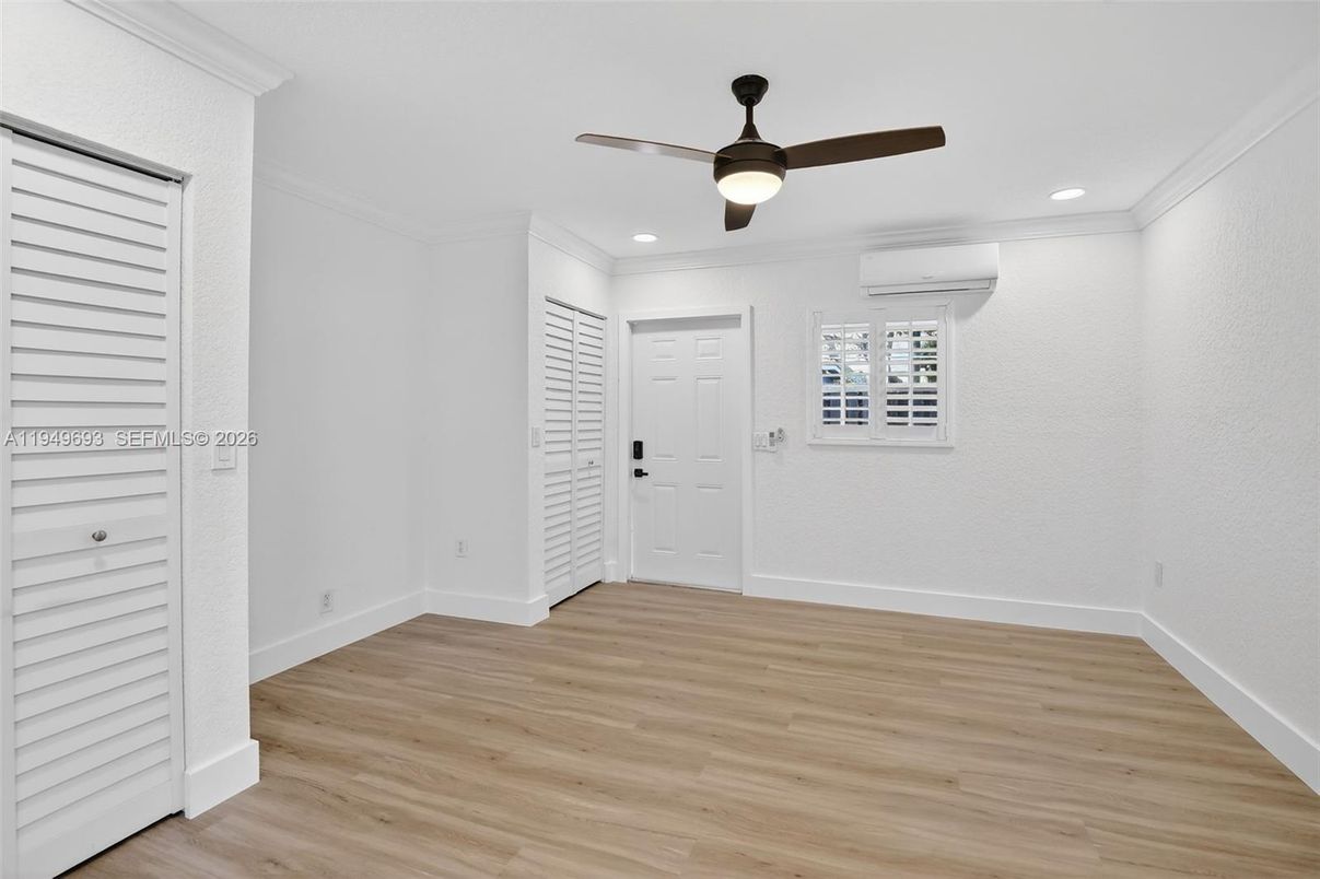 Empty room, Interior, Recessed Lighting, Wood Texture Flooring