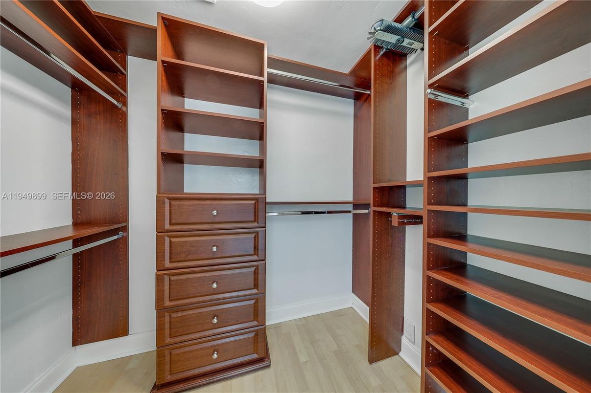 Interior, Walk-in Closets, Wood Texture Flooring