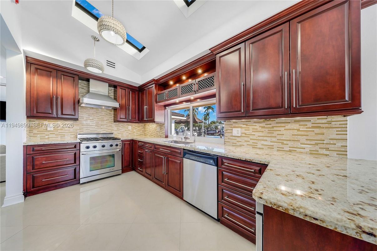 Interior, Kitchen, Stainless Steel Appliances
