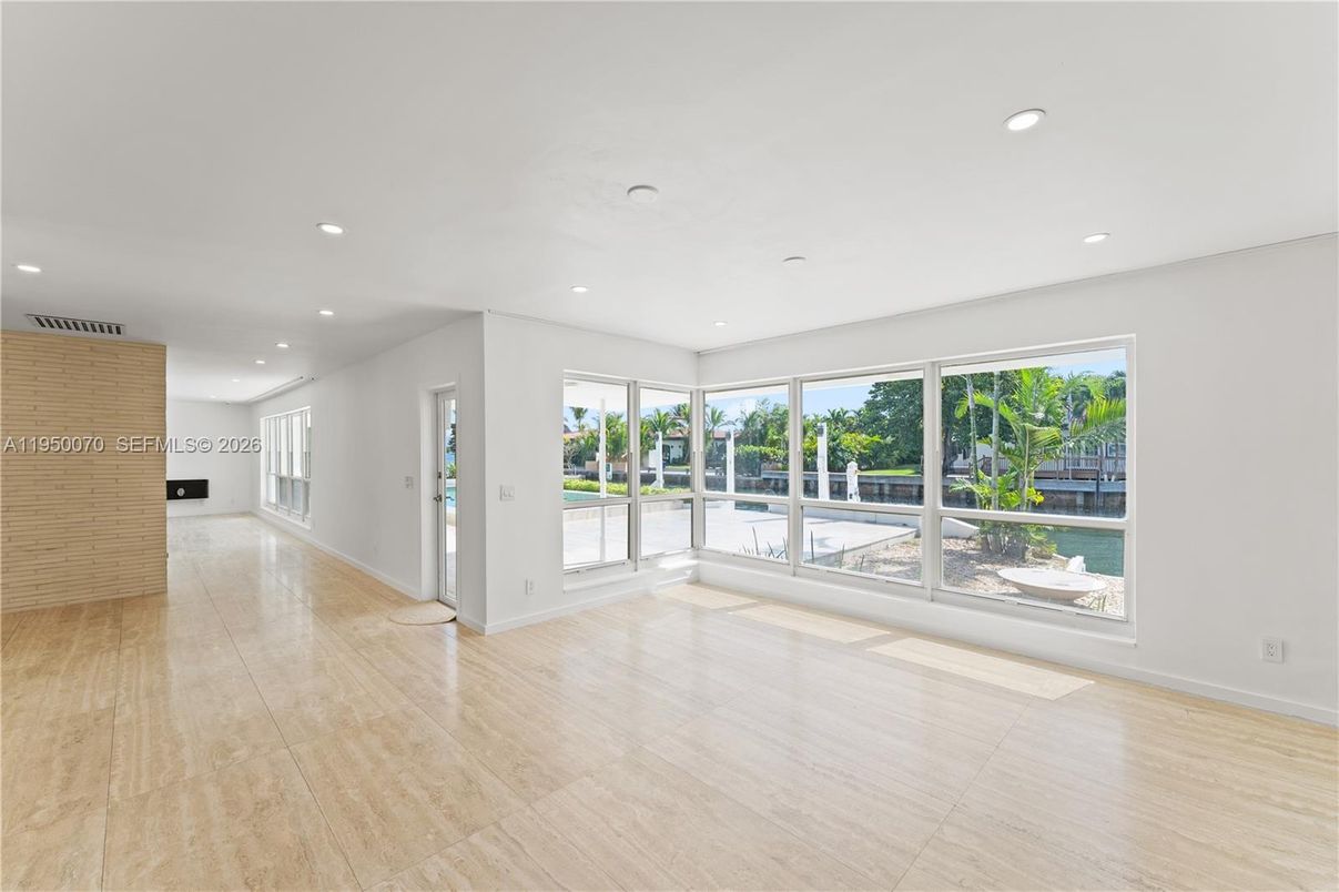 Empty room, Interior, Recessed Lighting