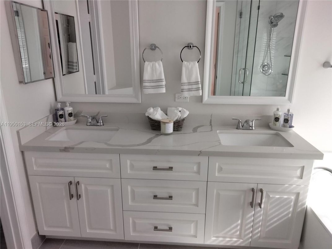 Bathroom, Dual Sink Vanities, Interior