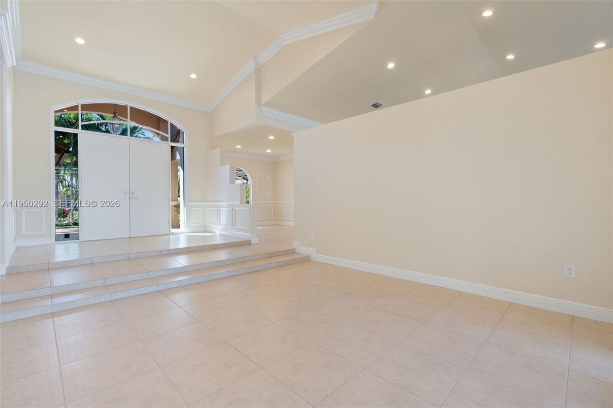 Empty room, Interior, Recessed Lighting