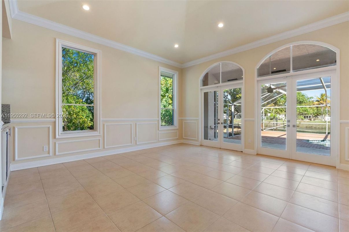 Empty room, Interior, Recessed Lighting