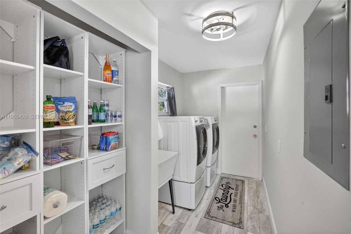 Interior, Washer, Wood Texture Flooring