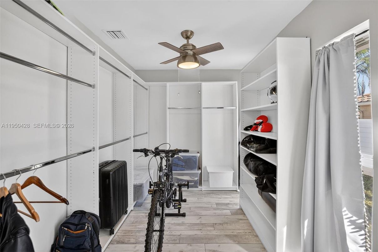 Interior, Walk-in Closets, Wood Texture Flooring