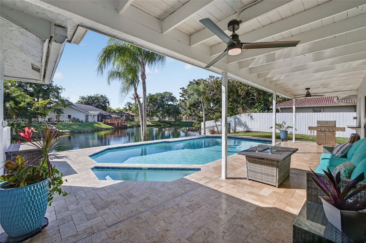 Exterior, Outdoor Kitchen, Pool, Water