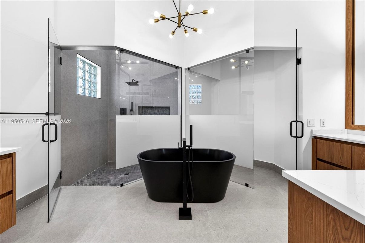 Bathroom, Free Standing Baths, Glass Shower, Interior, Pendant Lights