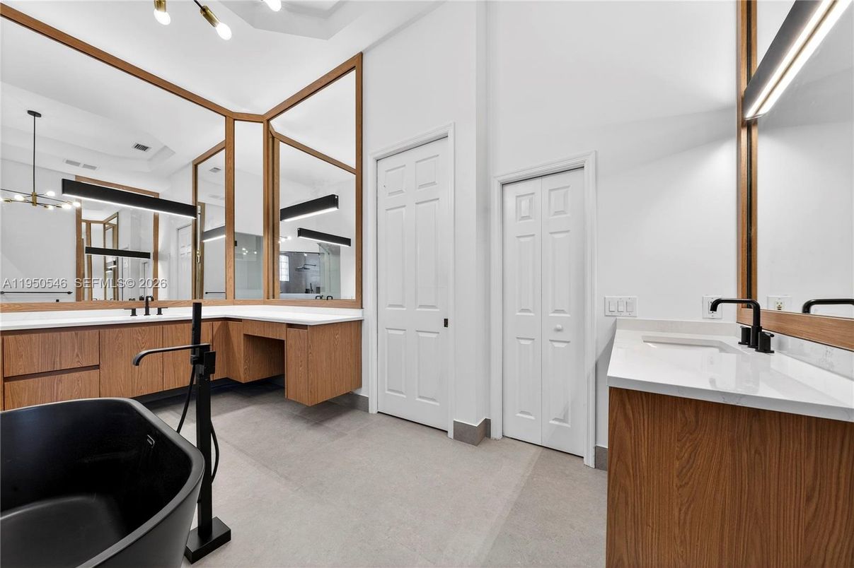Bathroom, Dual Sink Vanities, Interior, Pendant Lights