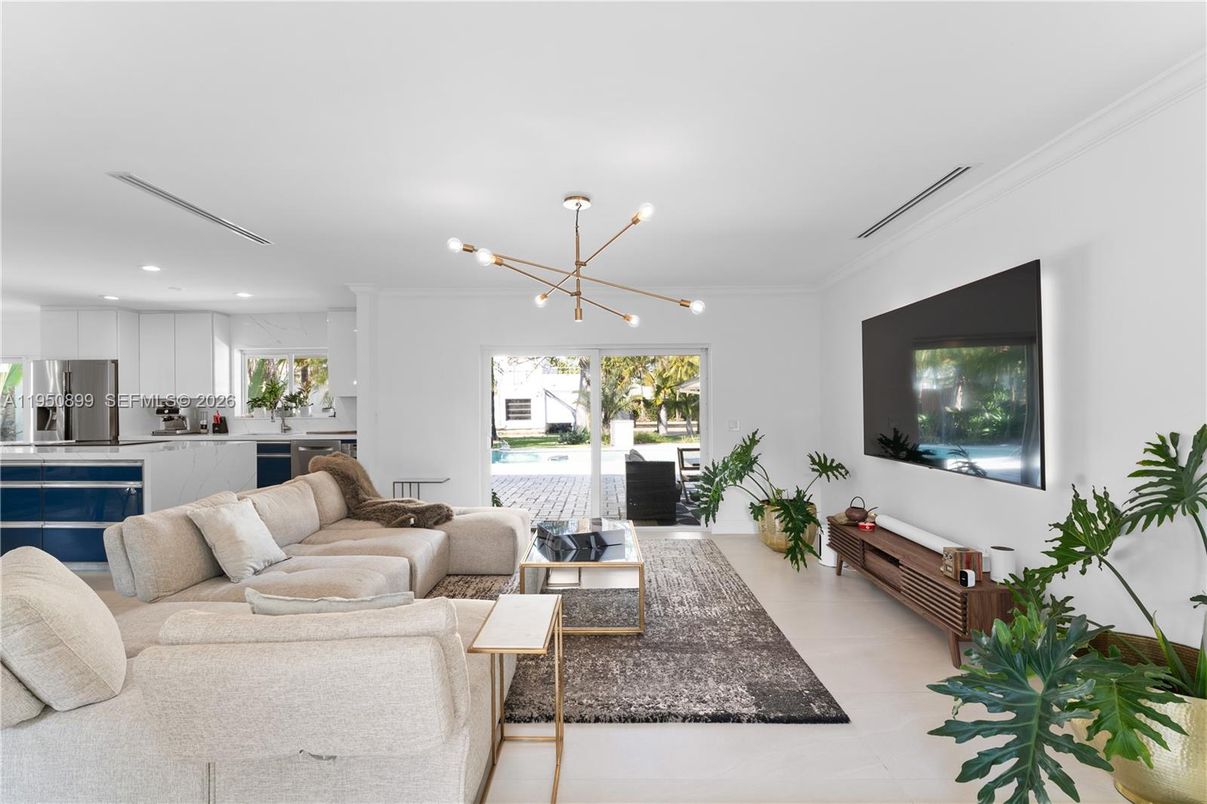 Interior, Kitchen, Living room, Pendant Lights, Recessed Lighting, Stainless Steel Appliances