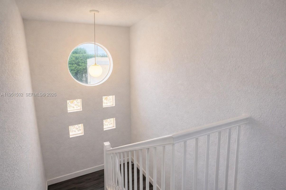 Interior, Pendant Lights, Wood Texture Flooring