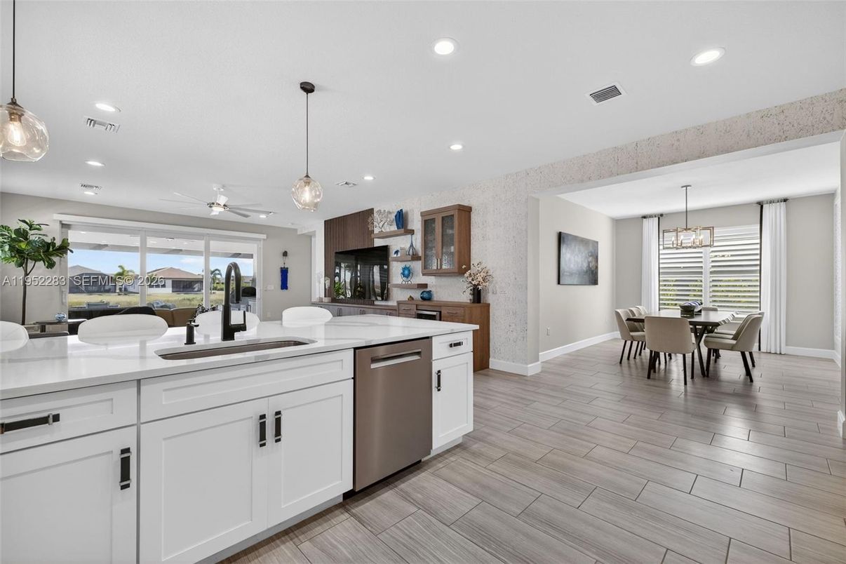 Dining room, Interior, Kitchen, Pendant Lights, Recessed Lighting, Wood Texture Flooring