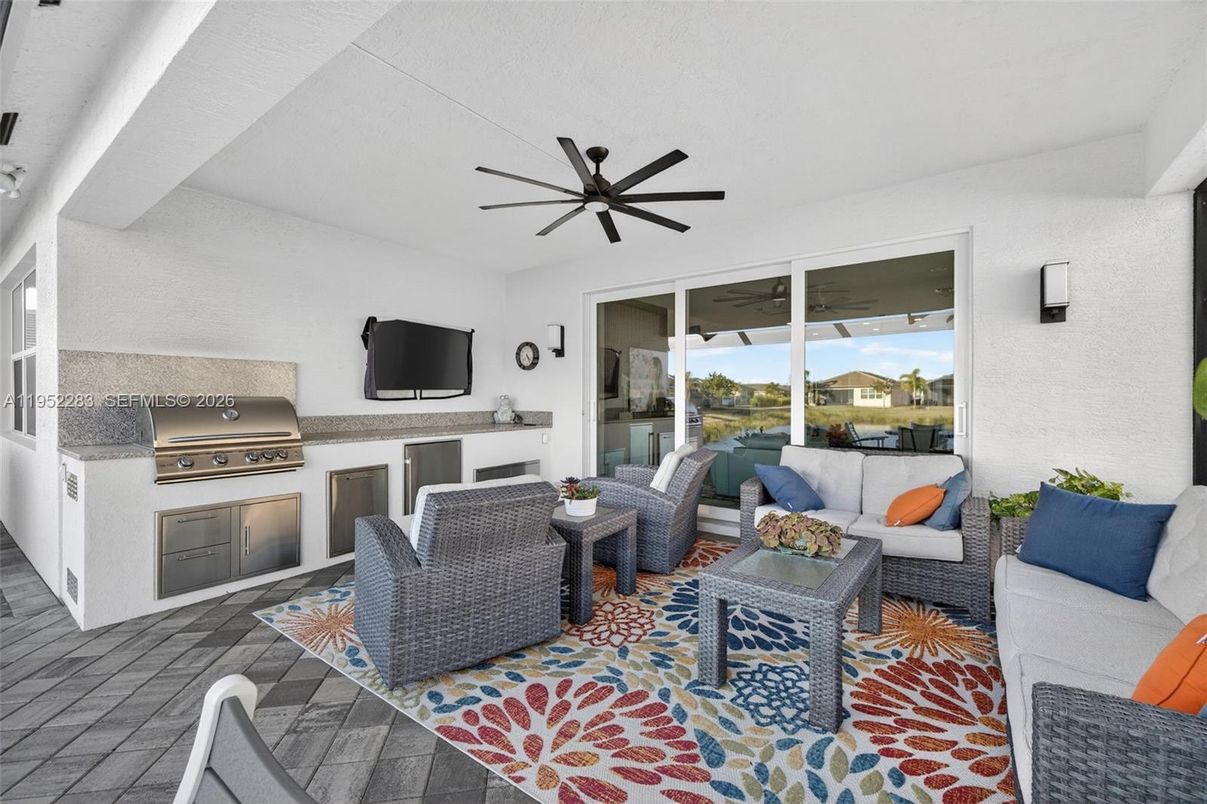 Exterior, Outdoor Kitchen