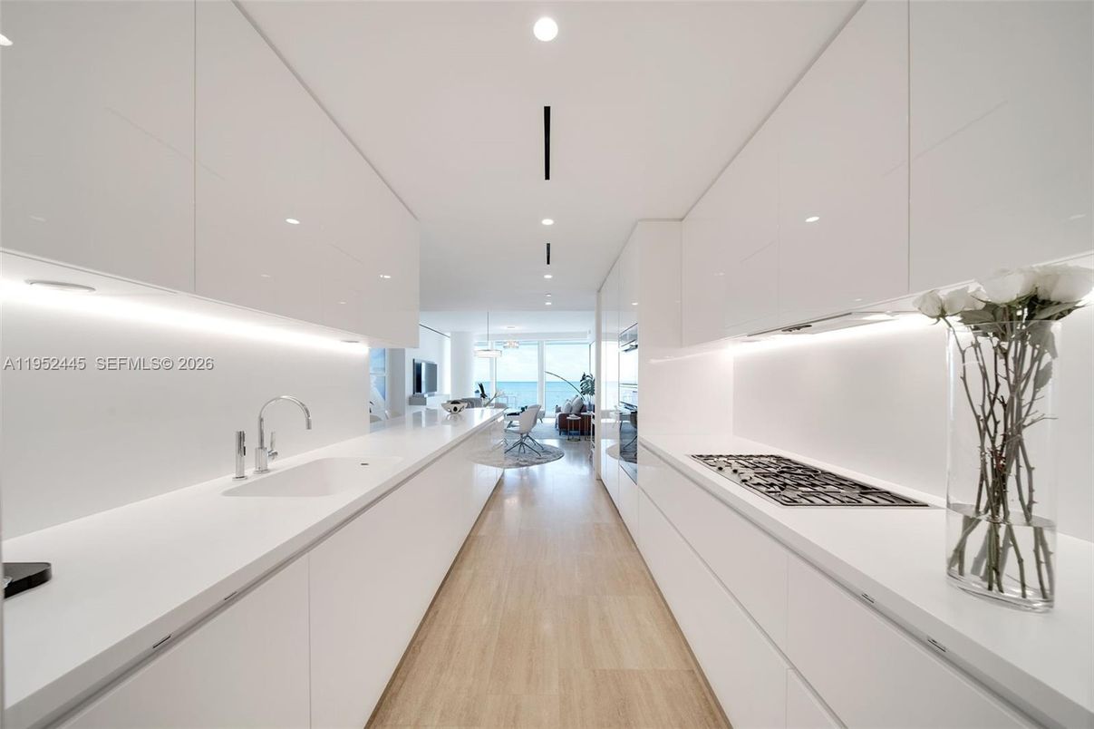 Interior, Kitchen, Recessed Lighting, Water, Wood Texture Flooring