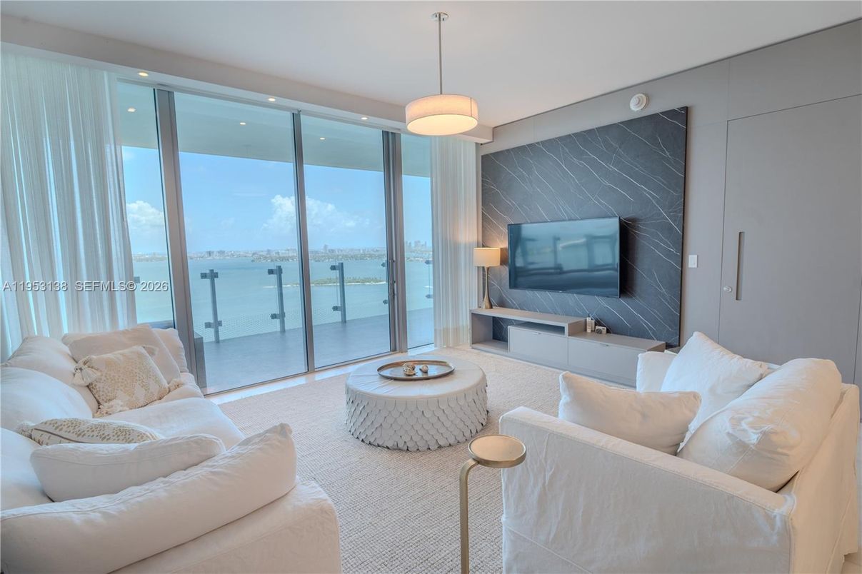 Interior, Living room, Pendant Lights, Recessed Lighting, Water