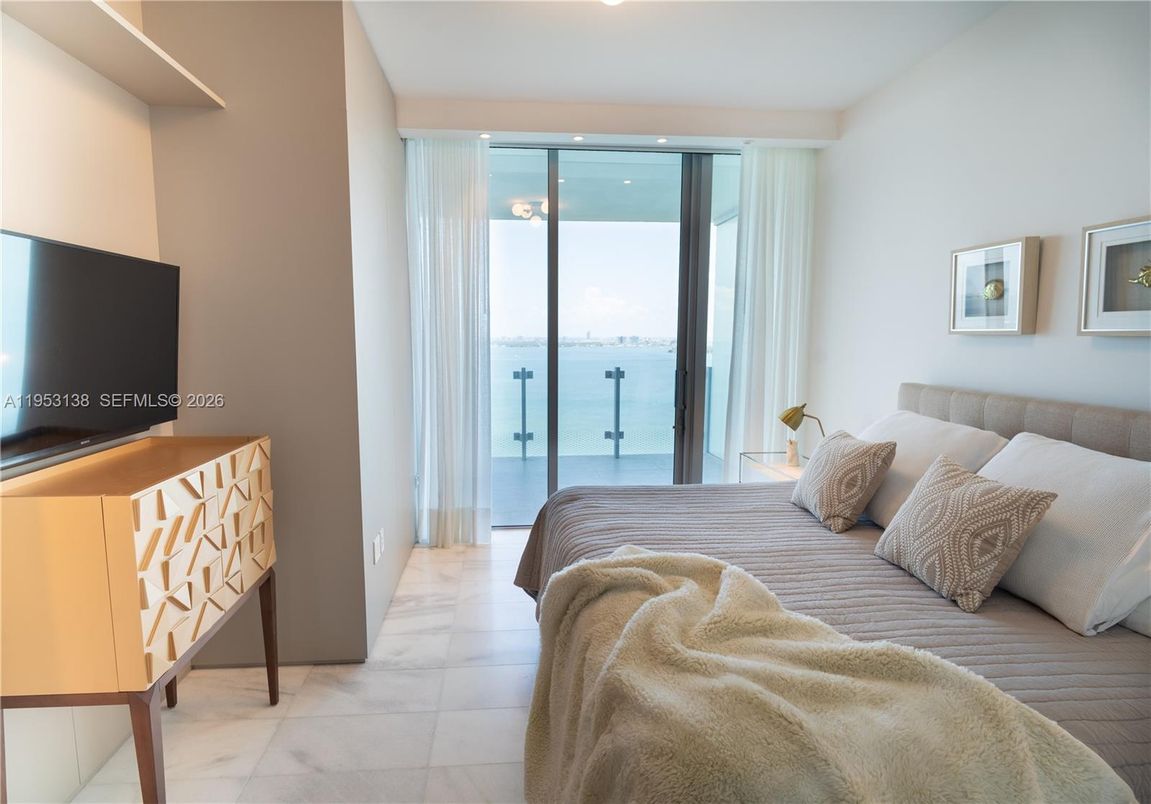 Bedroom, Interior, Recessed Lighting, Water