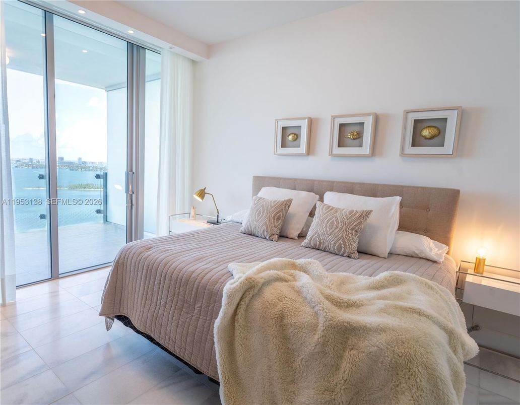 Bedroom, Interior, Recessed Lighting, Water