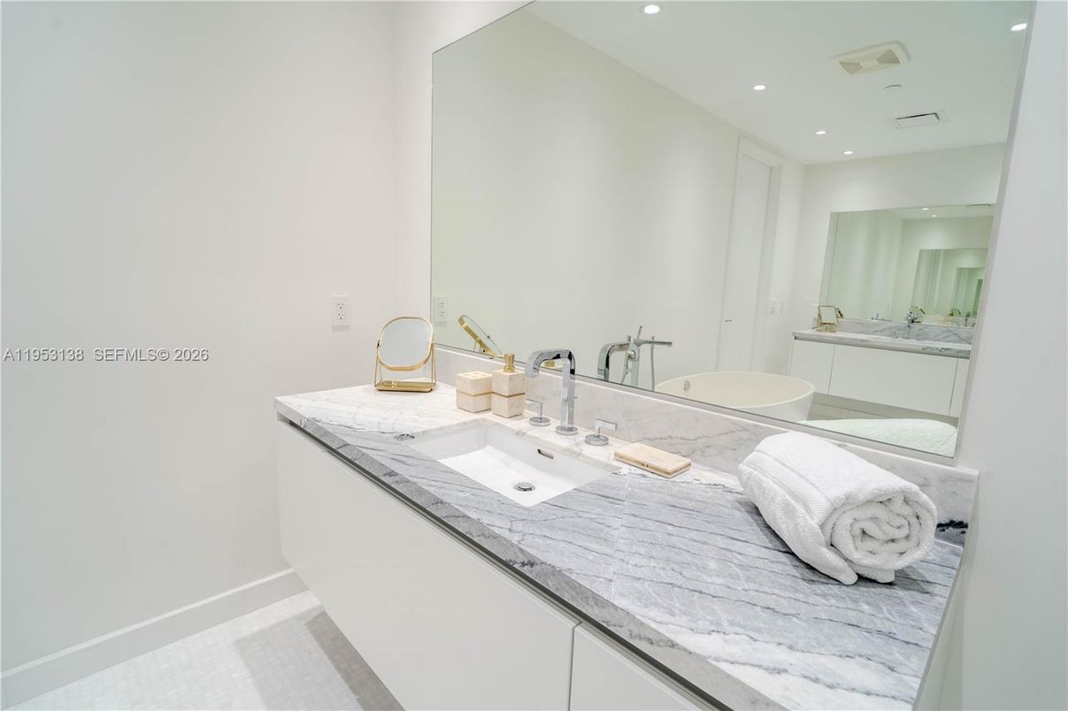 Bathroom, Interior, Recessed Lighting