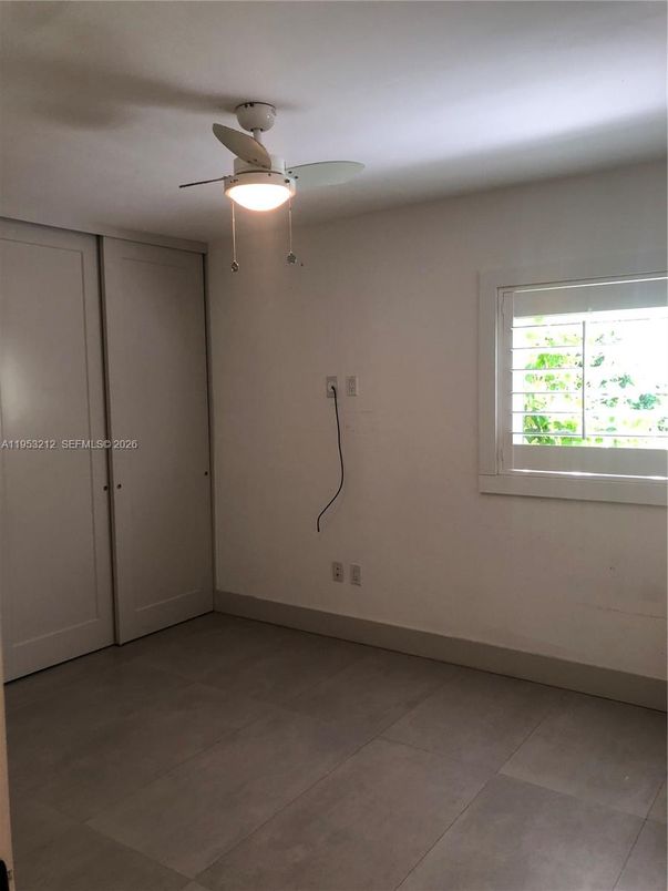 Empty room, Interior