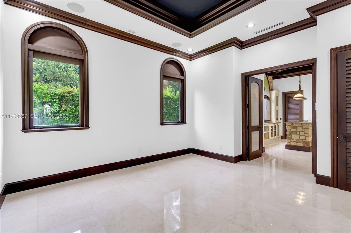 Empty room, Interior, Pendant Lights, Recessed Lighting