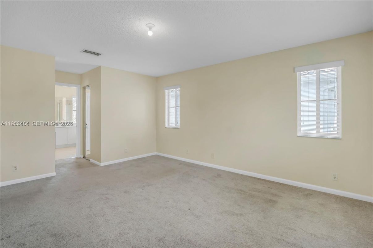 Empty room, Interior