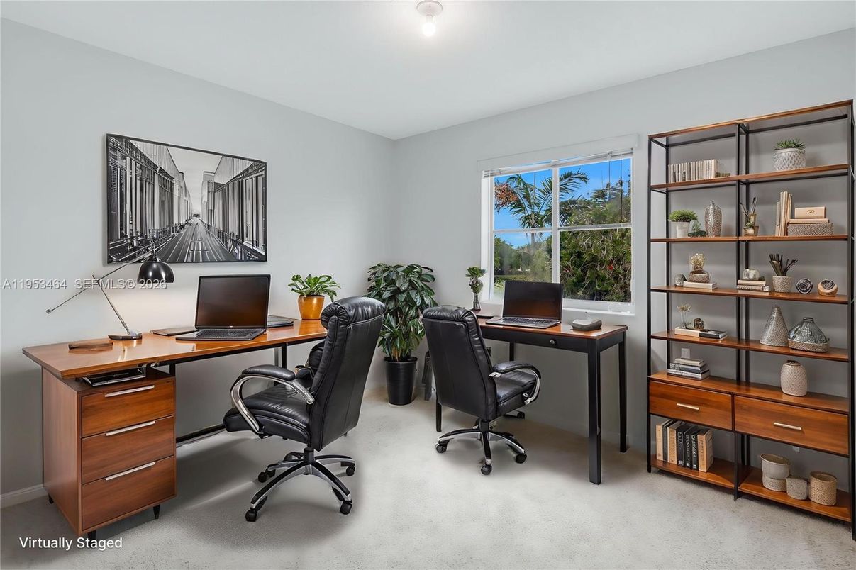 Home Office, Interior