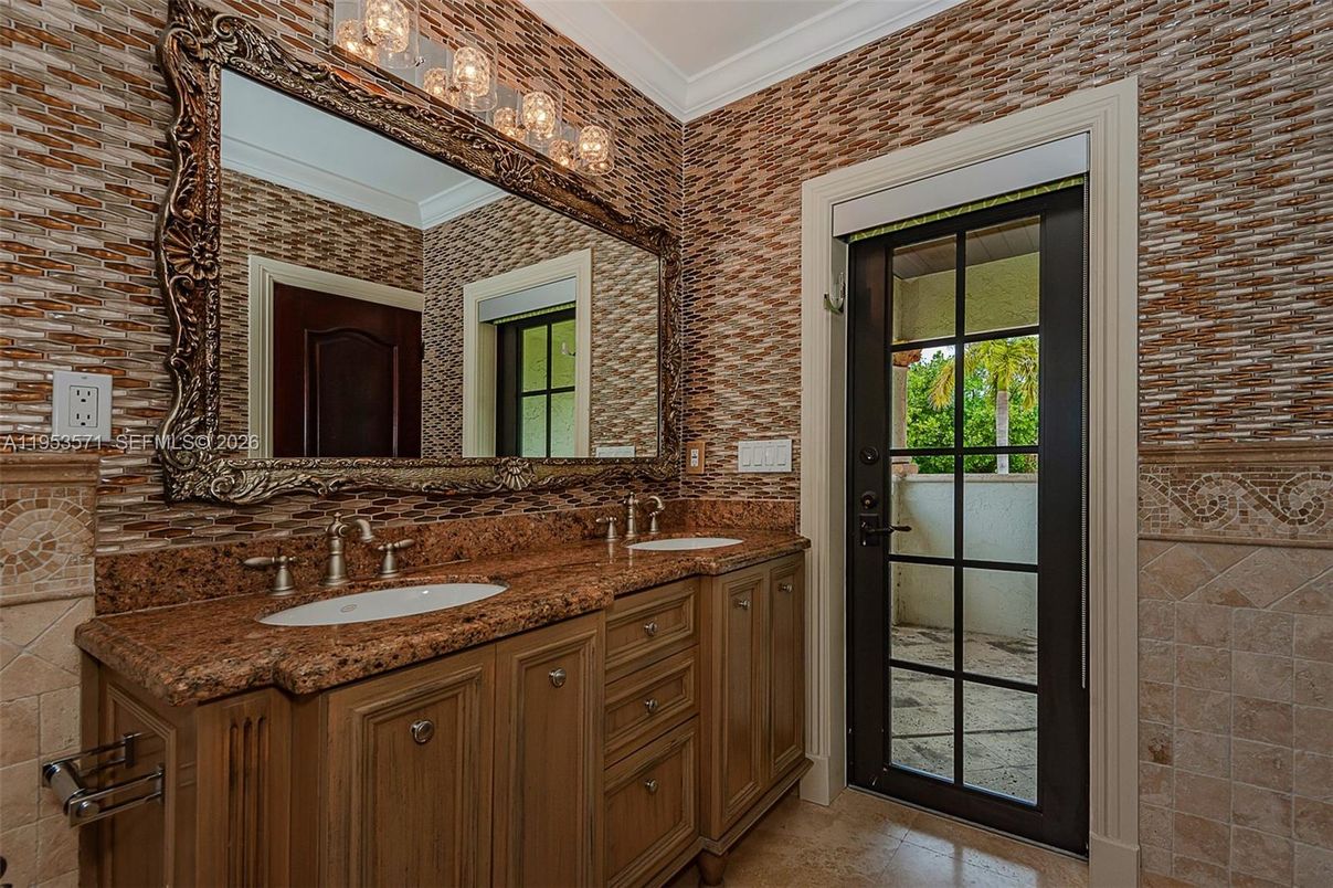 Bathroom, Dual Sink Vanities, Interior