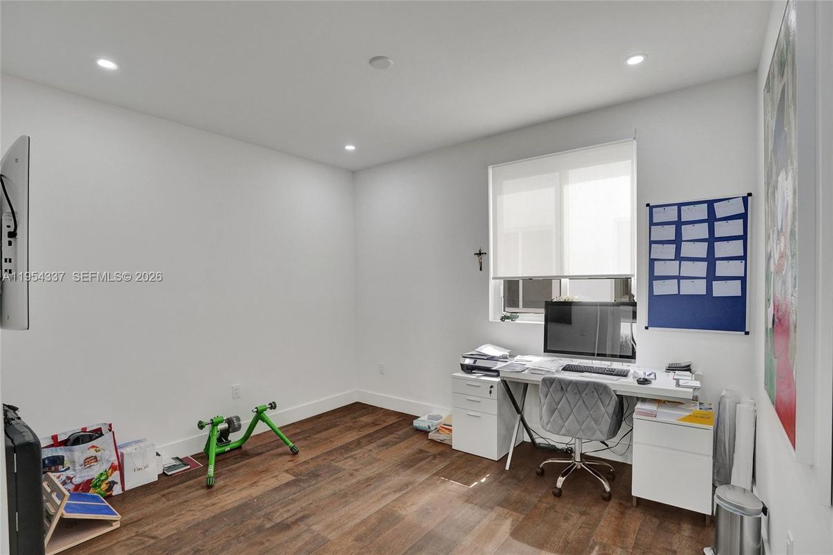 Home Office, Interior, Recessed Lighting, Wood Texture Flooring