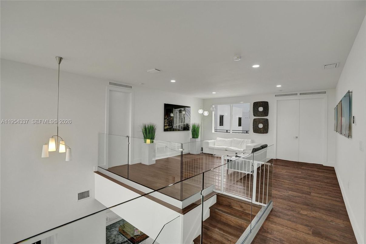 Interior, Living room, Pendant Lights, Recessed Lighting, Wood Texture Flooring