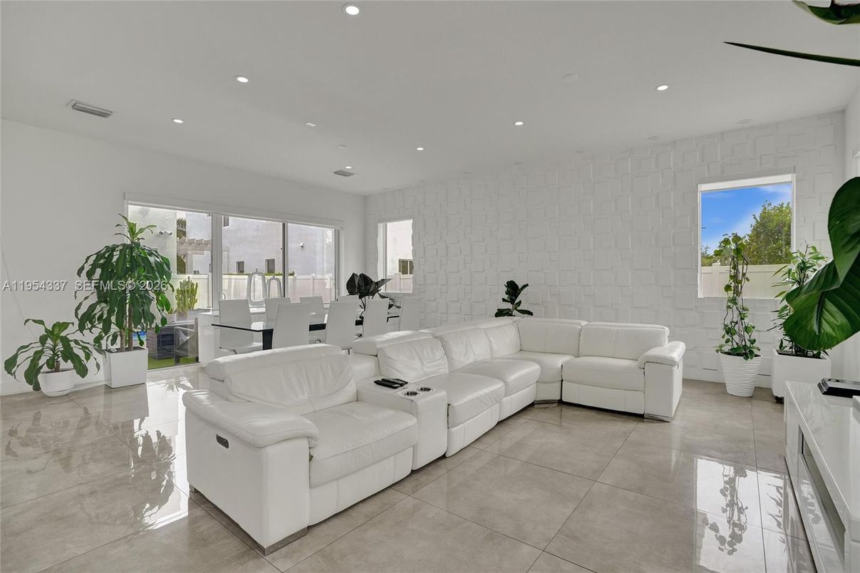 Dining room, Interior, Living room, Recessed Lighting