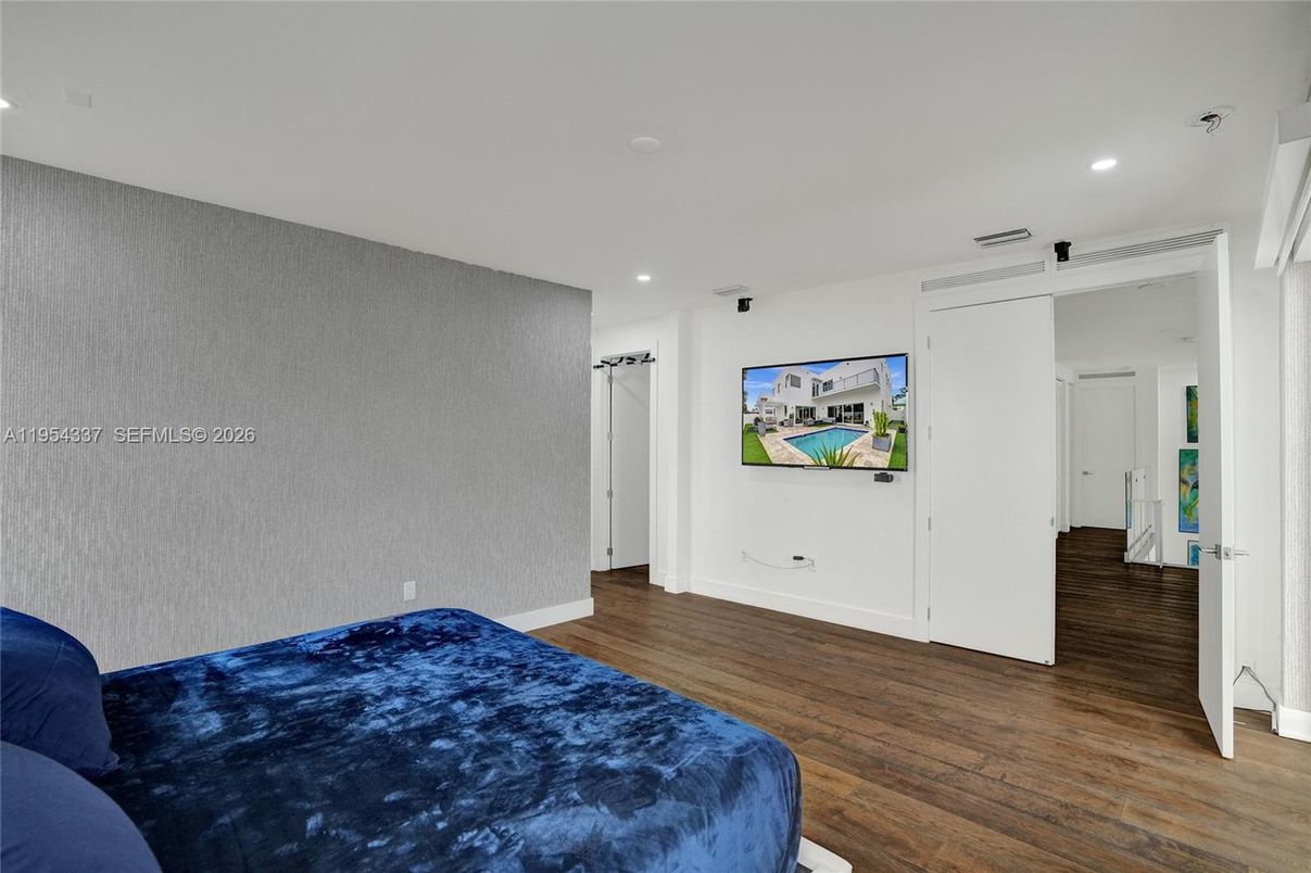 Bedroom, Interior, Recessed Lighting, Wood Texture Flooring