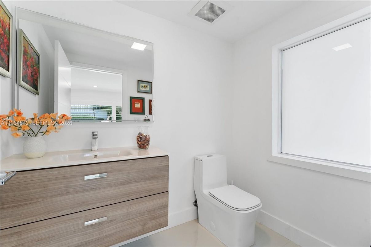 Bathroom, Interior, Recessed Lighting