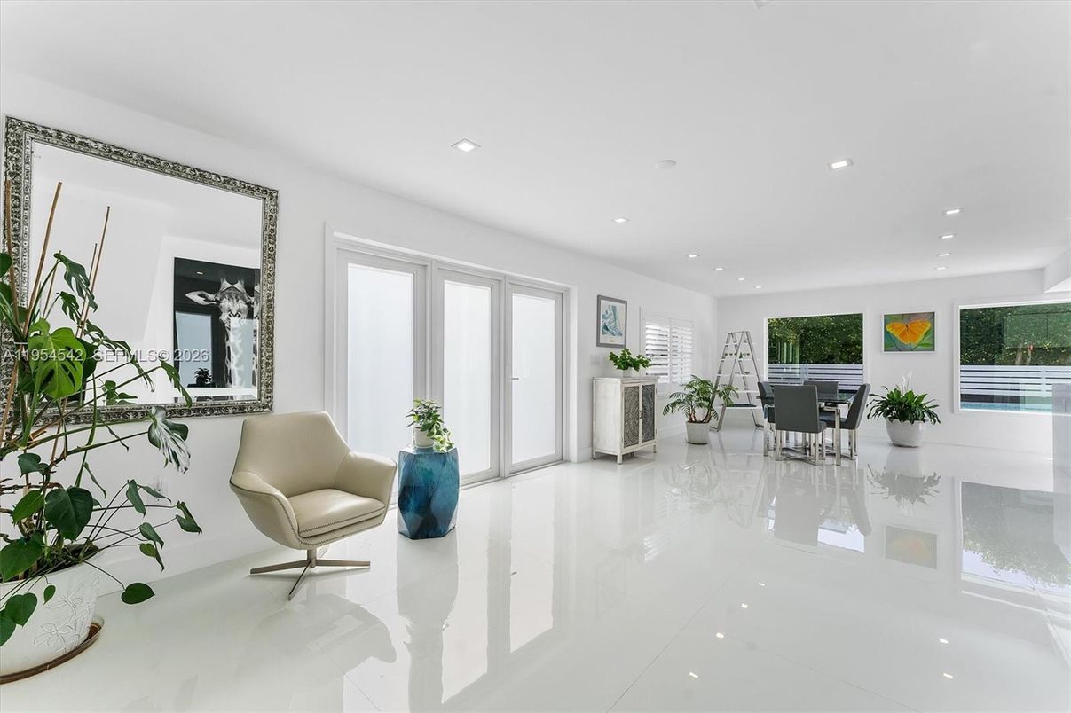 Dining room, Interior, Recessed Lighting