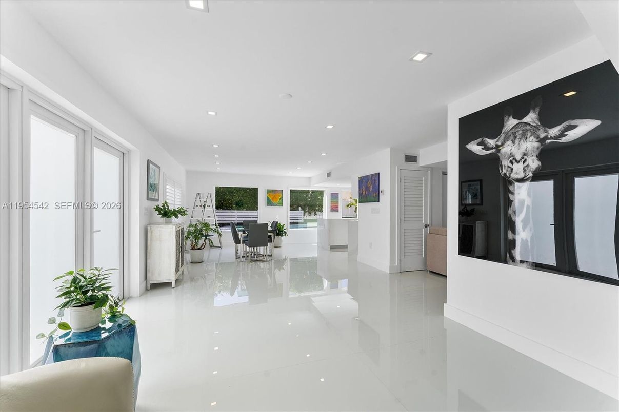 Dining room, Interior, Recessed Lighting