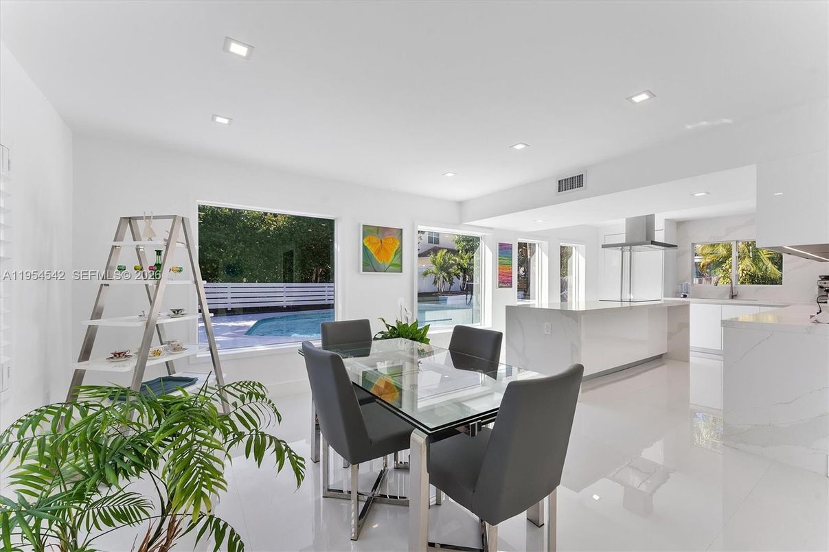 Dining room, Interior, Kitchen, Recessed Lighting