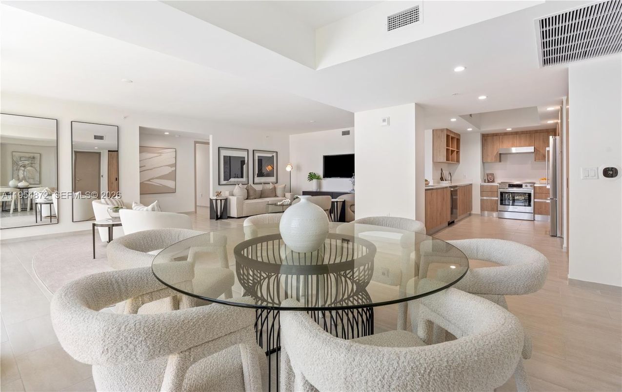 Dining room, Interior, Kitchen, Living room, Recessed Lighting