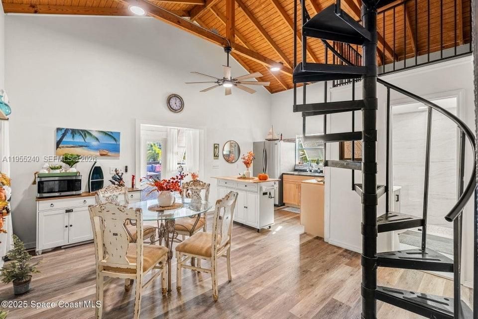 Dining room, Interior, Kitchen, Recessed Lighting, Wooden Beams, Wooden Ceilings, Wood Texture Flooring