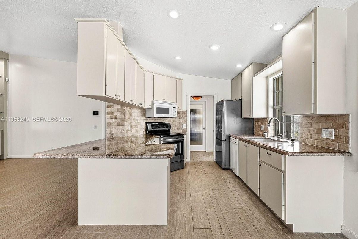 Interior, Kitchen, Recessed Lighting, Wood Texture Flooring