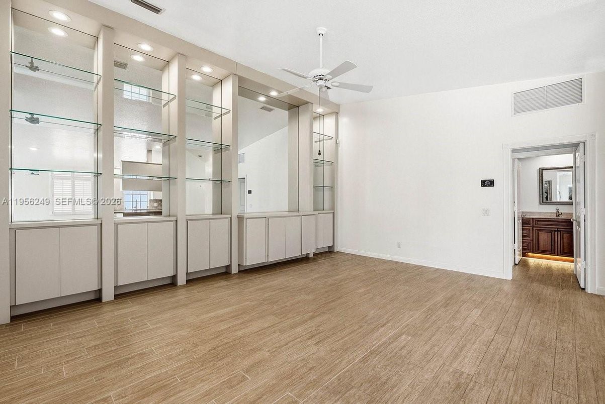 Empty room, Interior, Recessed Lighting, Wood Texture Flooring