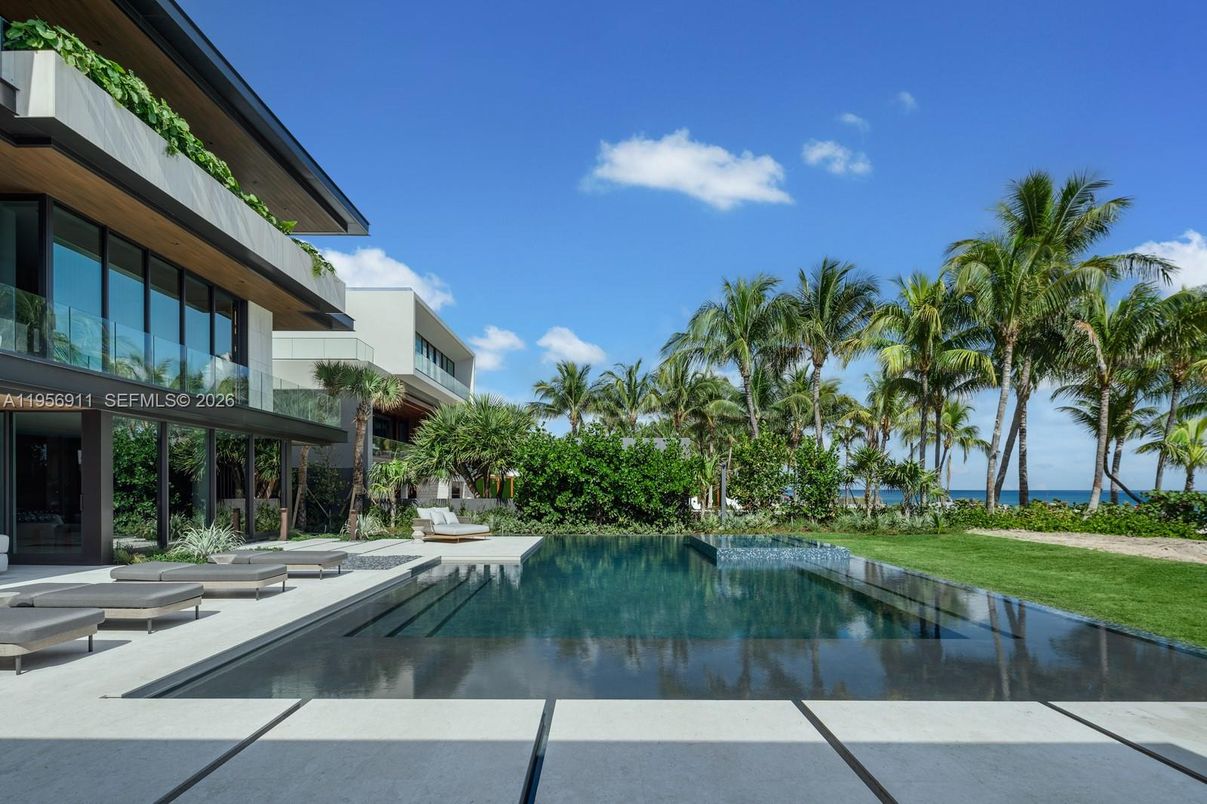 Exterior, Pool, Water