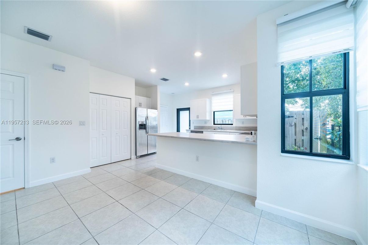 Empty room, Interior, Kitchen, Recessed Lighting
